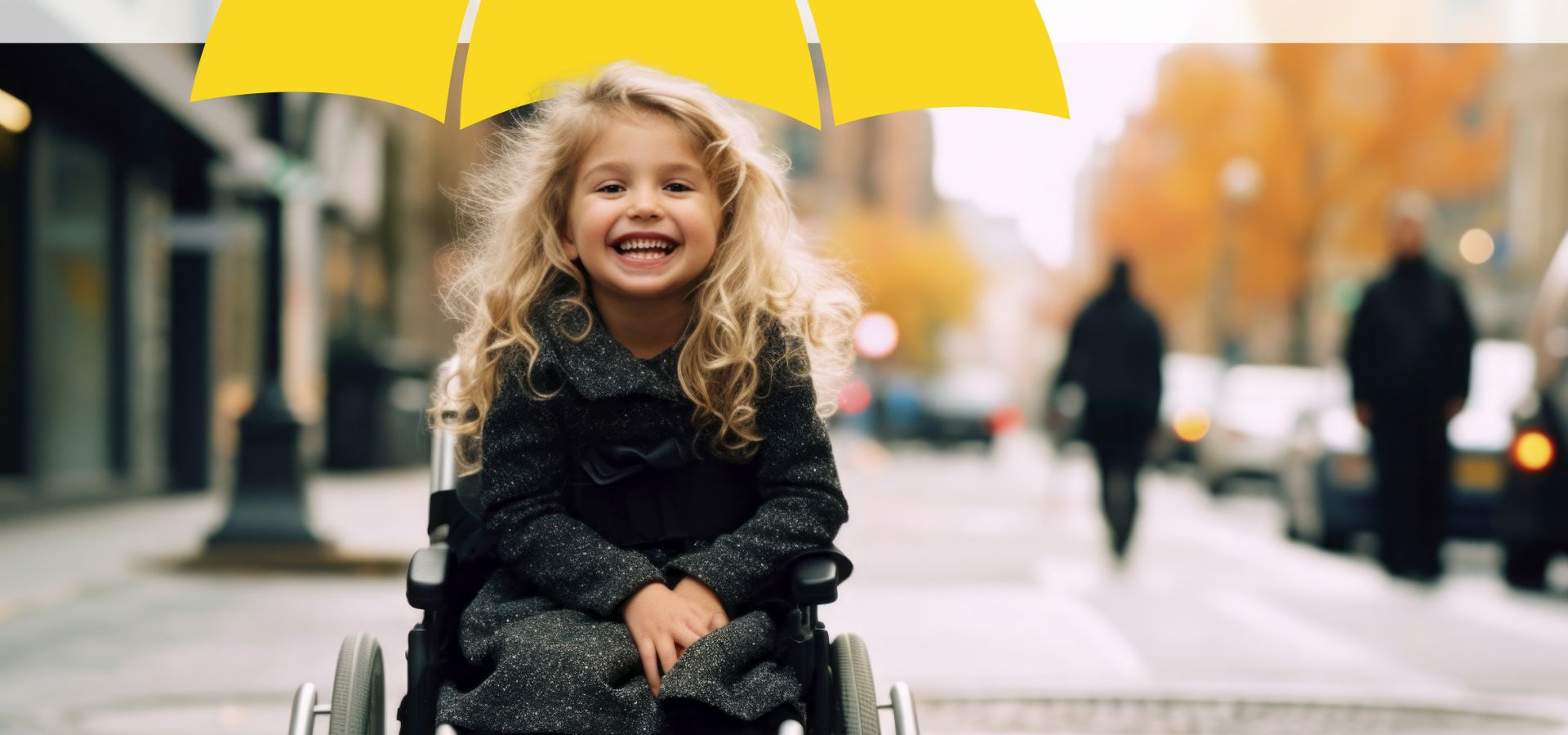 Blondes Mädchen im Rollstuhl – mit Special Needs Logo im Anschnitt